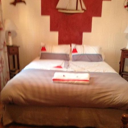 Logis Deritel Bed & Breakfast Montsurs Room photo
