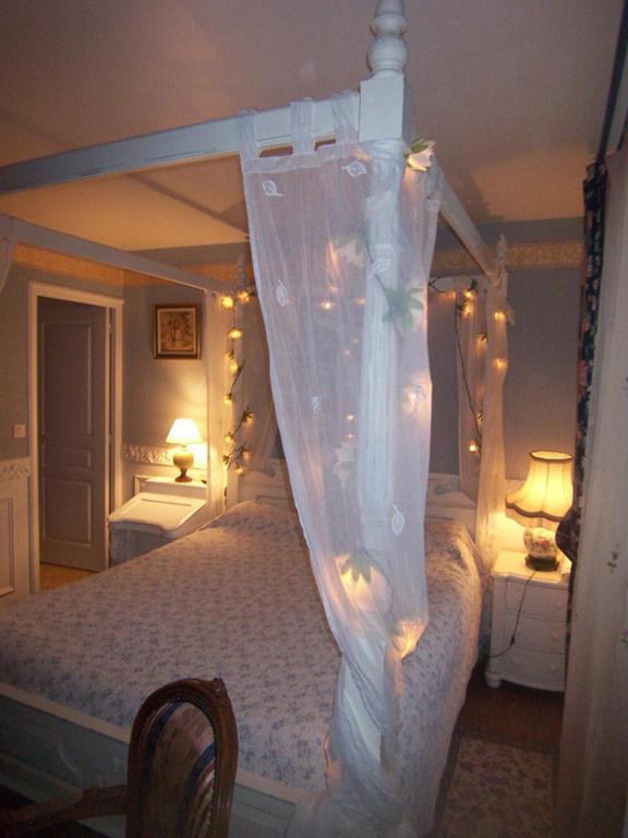 Logis Deritel Bed & Breakfast Montsurs Room photo