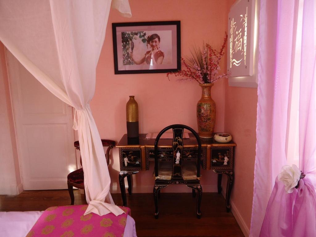 Logis Deritel Bed & Breakfast Montsurs Exterior photo